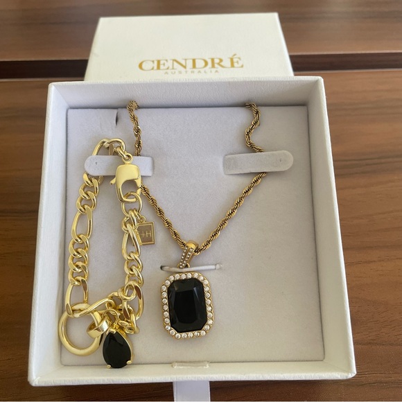 HOST PICK⭐️F&H Studios Gold Plated Chain Bracelet, Onyx Gem🖤from Em Davies 💕 - Picture 4 of 5